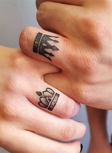 tatuajes en los dedos para parejas